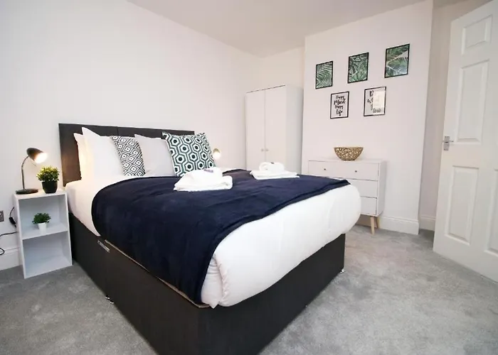 Charming 2-Bed Escape In Vibrant Cardiff