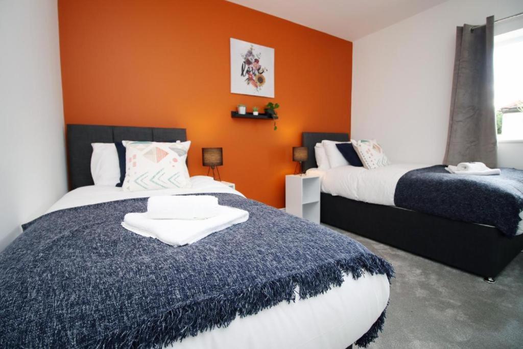 Charming 2-bed Escape In Vibrant Apartment Cardiff