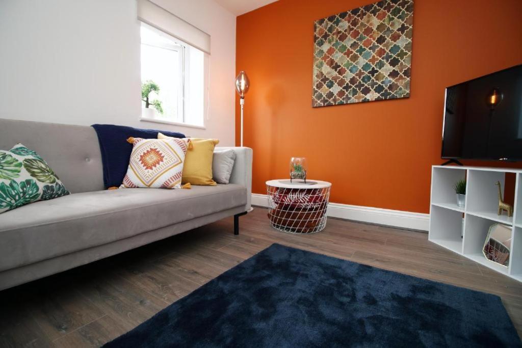Apartment Charming 2-bed Escape In Vibrant *