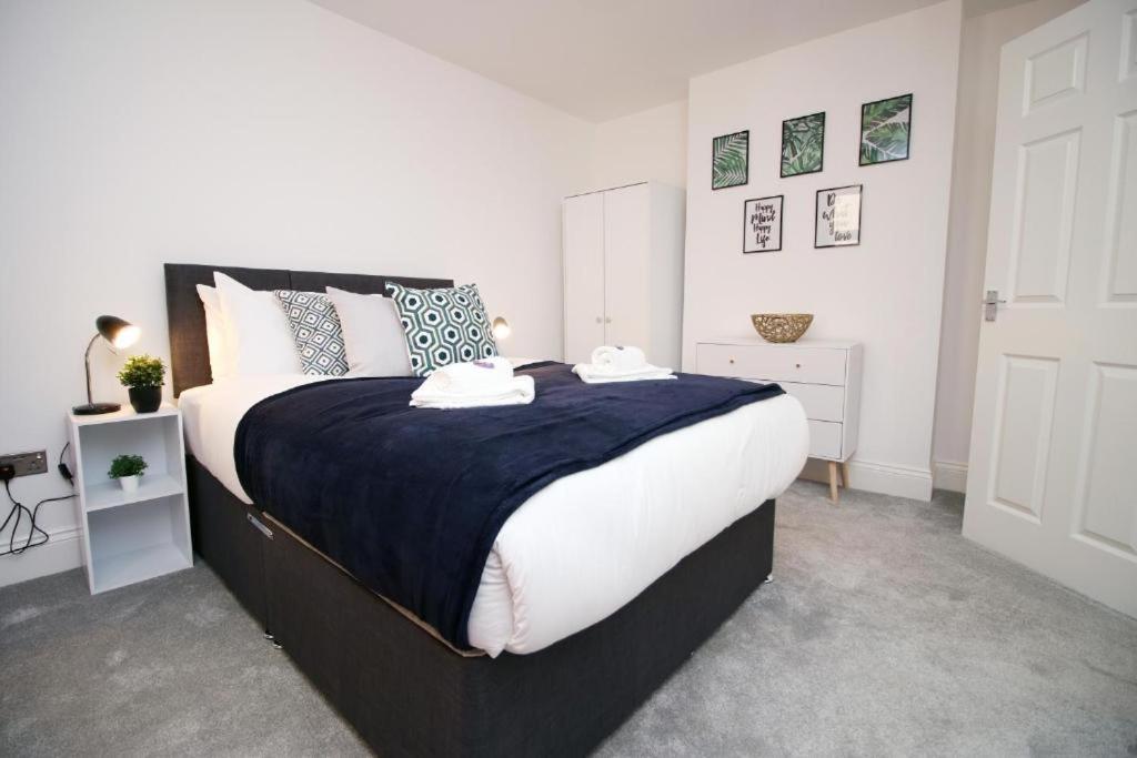 Charming 2-bed Escape In Vibrant Apartment Cardiff